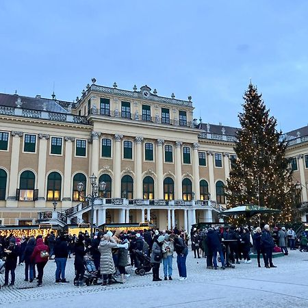 Regal Retreat Intimate Elegance Near Schoenbrunn Palace Vienna Exterior photo