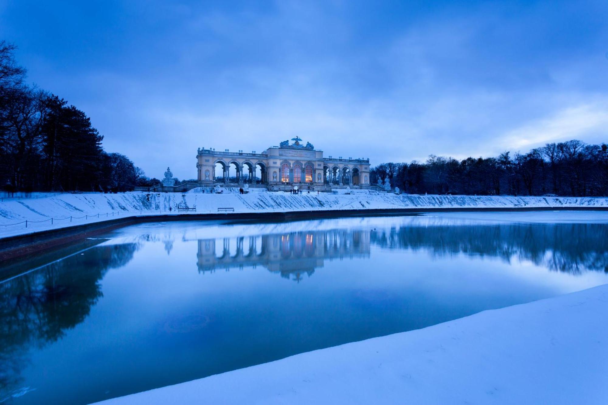Regal Retreat Intimate Elegance Near Schoenbrunn Palace Vienna Exterior photo